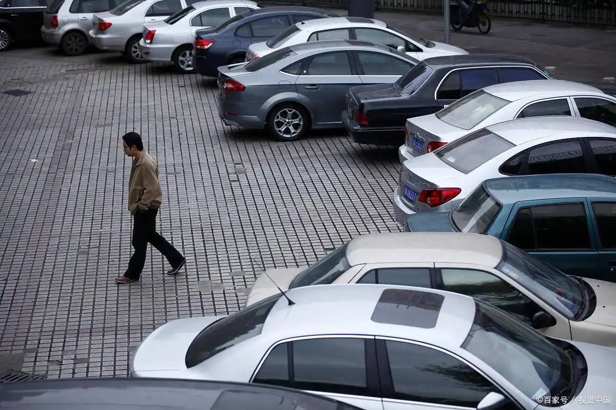 违章驾驶_中国扣分罚款五种驾驶行为_不按规定使用双闪灯扣分